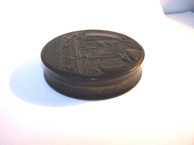 A fine and Rare 19th century Pressed Horn Snuff Box commemorating a Naval action between the French Admiral Bisson and Greek pirates on November 4, 1827.   — image 4